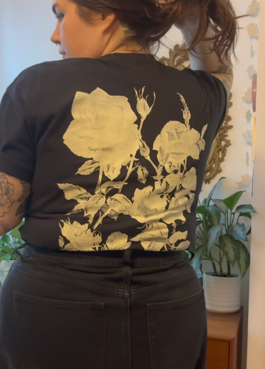 black rose pocket tee *restock pre-order